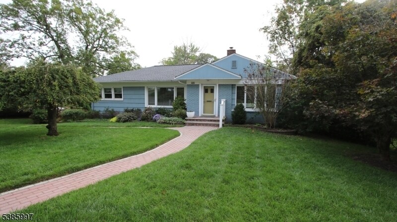 44 Harvey Dr in Summit, NJ - Building Photo