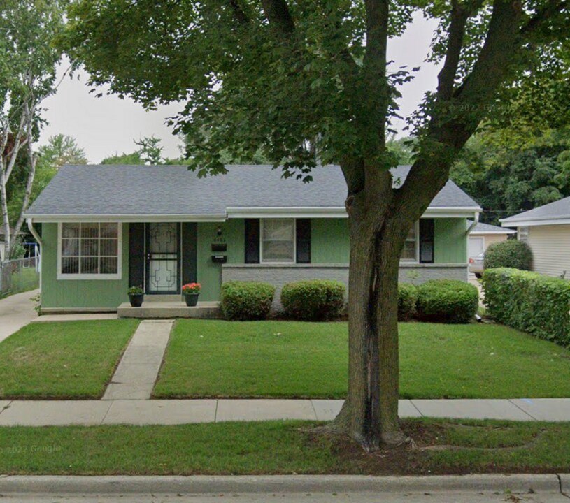 6483 N 51st St in Milwaukee, WI - Foto de edificio