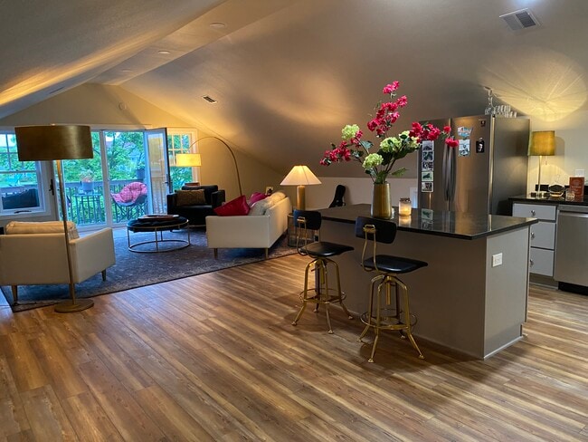 635 Riverfront Dr
