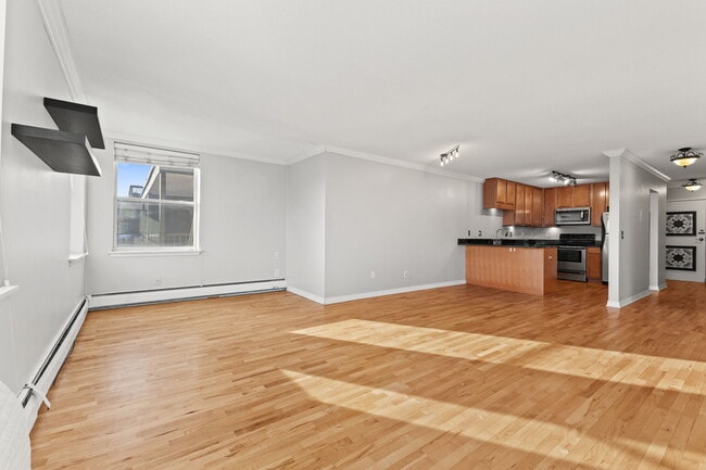 3150 Excelsior Blvd, Unit 2BR Condo at Lake Calhoun in Minneapolis, MN - Foto de edificio - Building Photo