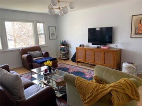 36 Sherwood Dr in Larchmont, NY - Building Photo - Building Photo