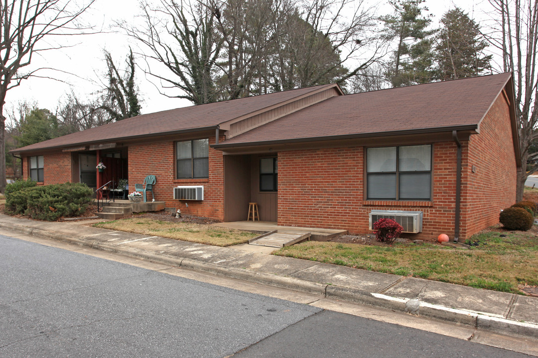 Southmont Apartments in Morganton, NC - Building Photo