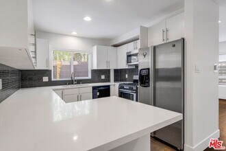 1055 S Bedford St in Los Angeles, CA - Building Photo - Building Photo