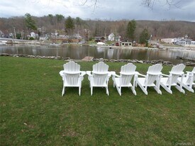 9 Fredericks Rd in Greenwood Lake, NY - Building Photo