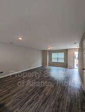4443 Pinscher St in Union City, GA - Building Photo - Building Photo