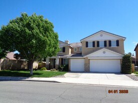 42308 Klamath Ln in Quartz Hill, CA - Building Photo