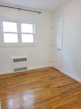 64-73 Ellwell Crescent in Queens, NY - Building Photo - Building Photo