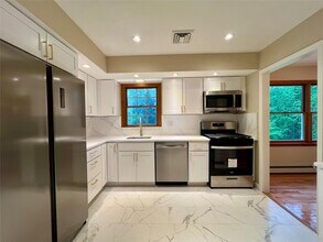 51 Pine Ct in Middletown, NY - Building Photo - Building Photo