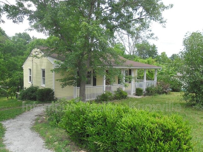 property at 805 Centeroak Dr