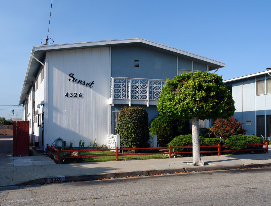 4326 W 136th St in Hawthorne, CA - Building Photo