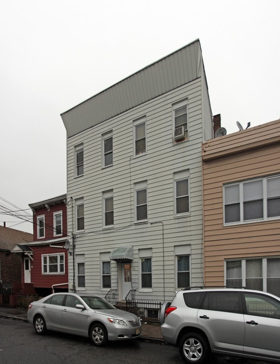 176 Hopkins Ave in Jersey City, NJ - Building Photo