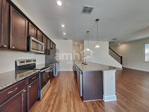 905 Walden Pond Dr in Plant City, FL - Building Photo - Building Photo