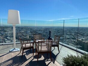 400 S Broadway, Unit 1804 in Los Angeles, CA - Foto de edificio - Building Photo
