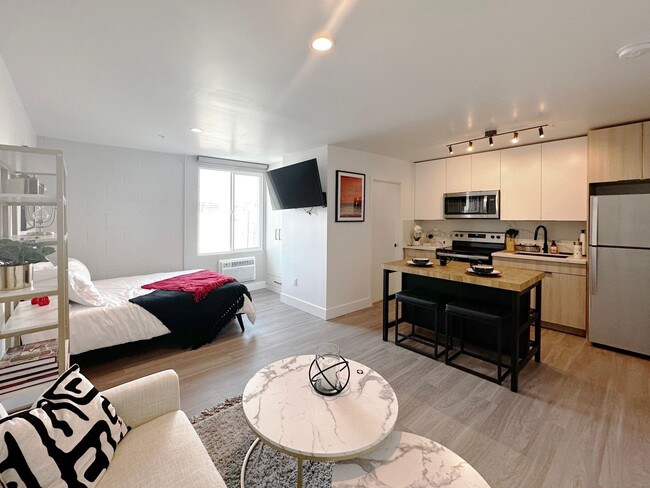 DLUX Lofts - Luxury Modernized Living