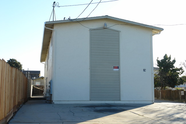 28 N Pearl St in Salinas, CA - Foto de edificio - Building Photo