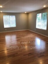 2410 SE 9th Ct in Gresham, OR - Building Photo - Building Photo