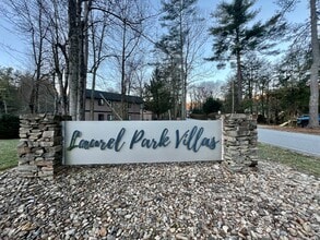 33 Lake Dr in Hendersonville, NC - Building Photo - Building Photo