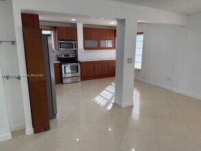 421 NE 1st St in Hallandale Beach, FL - Building Photo - Building Photo