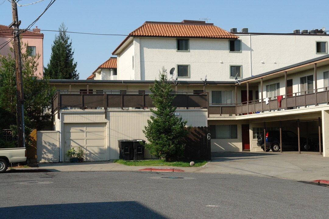 6 Berni Ct in Millbrae, CA - Foto de edificio