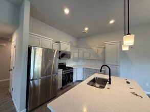 921 S Appaloosa Ln in Mustang, OK - Building Photo - Building Photo