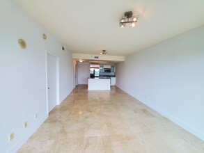 888 Biscayne Blvd, Unit 311 in Miami, FL - Building Photo - Building Photo