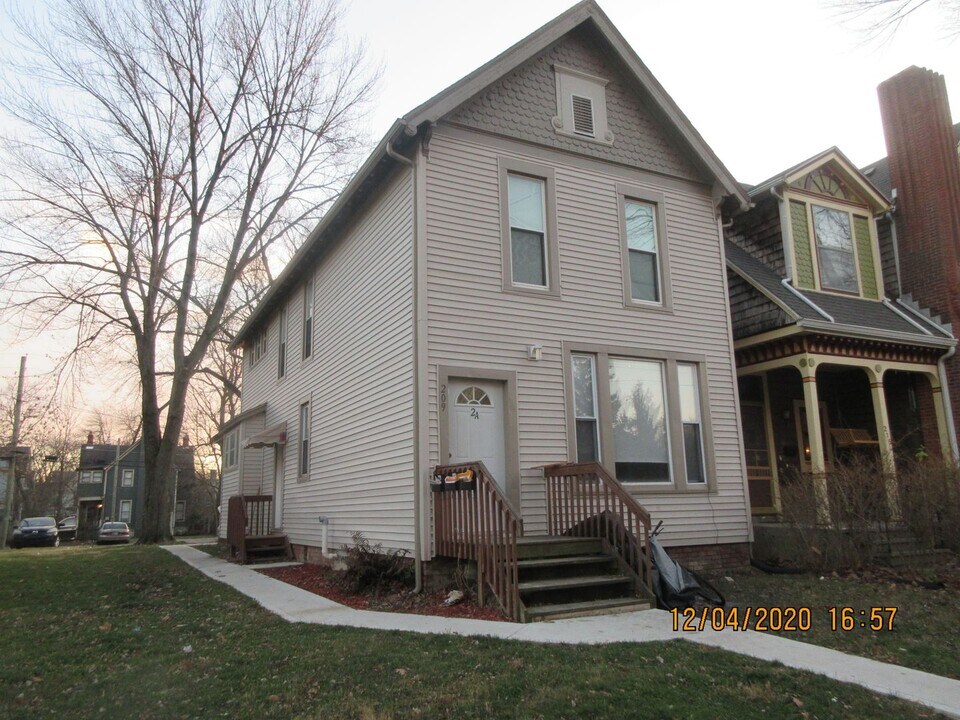 209 W Dewald St in Fort Wayne, IN - Building Photo