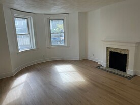 679 Washington St in Brookline, MA - Building Photo