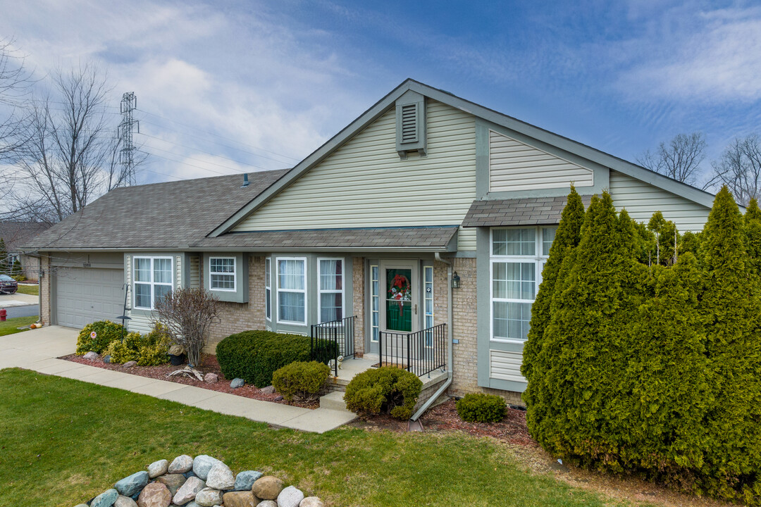 Woodcreek Condominiums in Taylor, MI - Building Photo