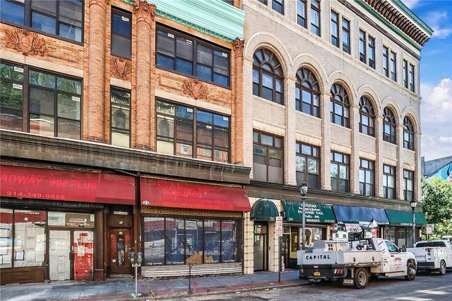 25 N Broadway in Yonkers, NY - Building Photo - Building Photo