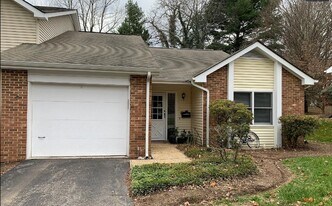 1013 Evergreen Way in Blacksburg, VA - Building Photo