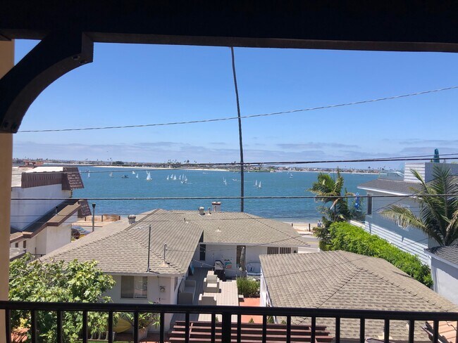 3658 Buena Vista St in San Diego, CA - Building Photo - Building Photo