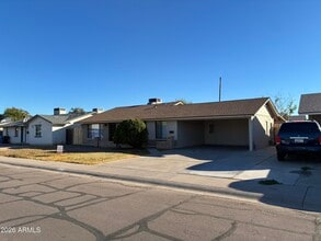 8819 W Roma Ave in Phoenix, AZ - Building Photo - Building Photo