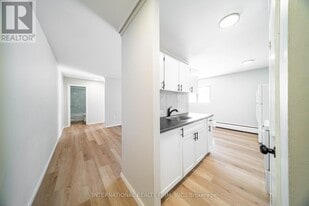 77 East St in St Thomas, ON - Building Photo