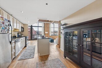 2300 W Wabansia Ave in Chicago, IL - Building Photo - Building Photo