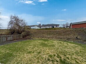 1102 Golden Hills Dr in Cheney, WA - Building Photo - Building Photo