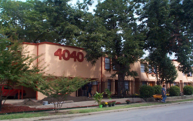 4040 Brown Apartments in Dallas, TX - Building Photo - Building Photo