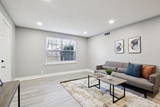 600 Whispering Hills Dr in Nashville, TN - Building Photo - Building Photo