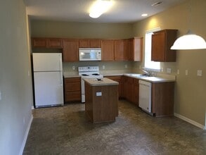 6004 Glen Way Dr in Winston-Salem, NC - Building Photo - Building Photo