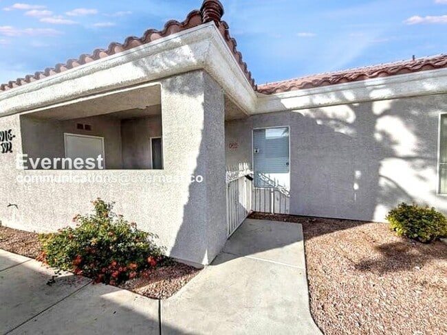 5922 W Vegas Dr in Las Vegas, NV - Building Photo - Building Photo