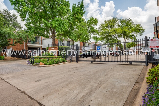 property at 5100 Verde Valley Ln