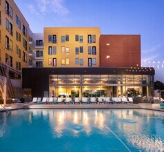 Residences at Saltillo in Austin, TX - Foto de edificio - Building Photo