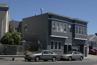 5012 Bancroft Ave in Oakland, CA - Building Photo - Building Photo