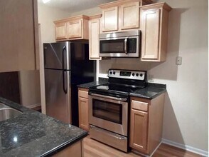 14630 Garrett Ave in Apple Valley, MN - Foto de edificio - Building Photo