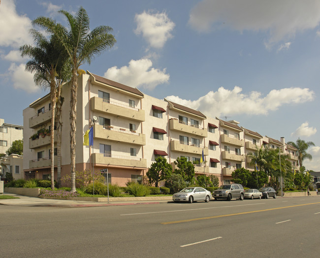 Fountain Holiday Apartments in Los Angeles, CA - Building Photo - Building Photo