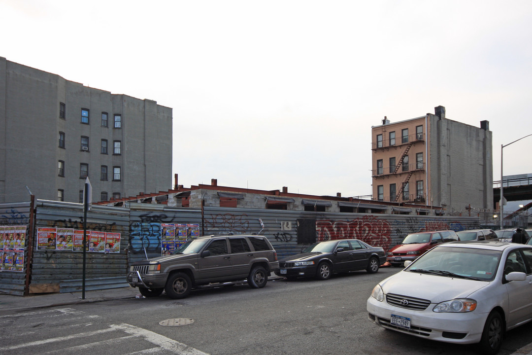 332 Hewes St in Brooklyn, NY - Foto de edificio