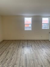 464 Howe Ave, Unit 3A in Shelton, CT - Foto de edificio - Building Photo