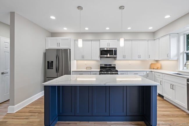 property at 7 Edgewood St