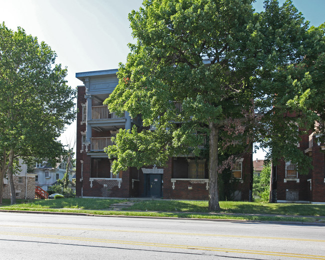 2619-2621 E Linwood Blvd in Kansas City, MO - Building Photo - Building Photo