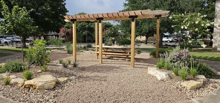 La Casa Apartments in Kerrville, TX - Building Photo - Building Photo