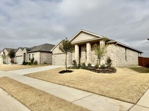 147 Bay Mdws Ln in Boyd, TX - Building Photo - Building Photo